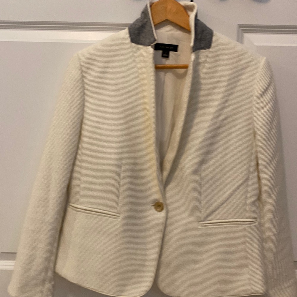 Womens suit jacket size 10, Ann Taylor